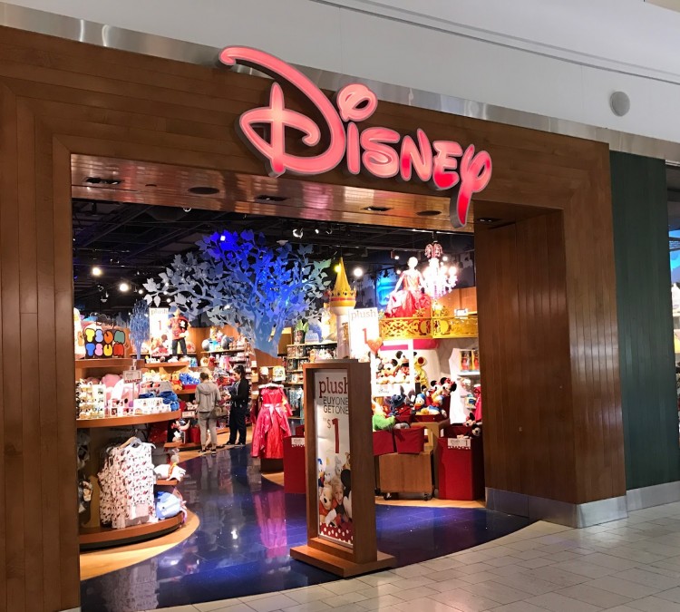 Disney Store (Sherman&nbspOaks,&nbspCA)